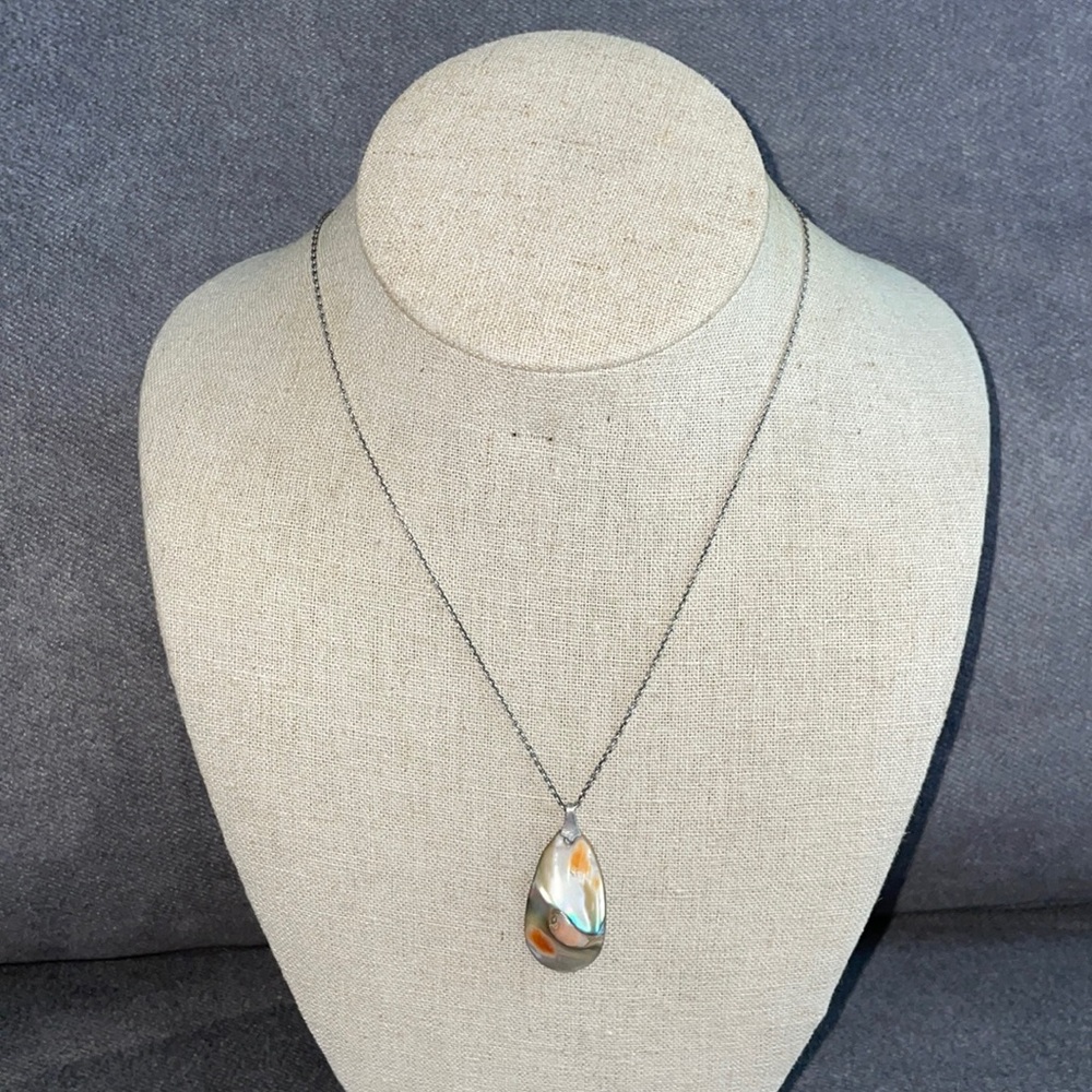Vintage seashell pearl silver necklace.  22”. - Picture 2 of 4